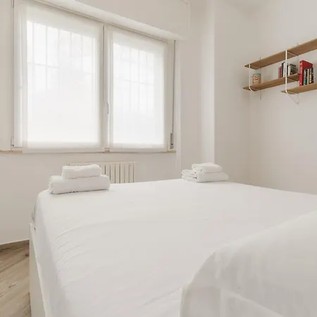 Guesthost - Lovely Flat Near Frattini M4 Lejlighed Milano