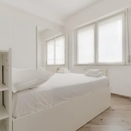 Guesthost - Lovely Flat Near Frattini M4 Lejlighed Milano