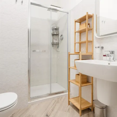 Guesthost - Lovely Flat Near Frattini M4 Milano