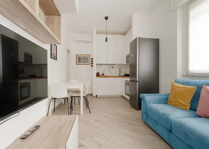 Appartamento Guesthost - Lovely Flat Near Frattini M4 *